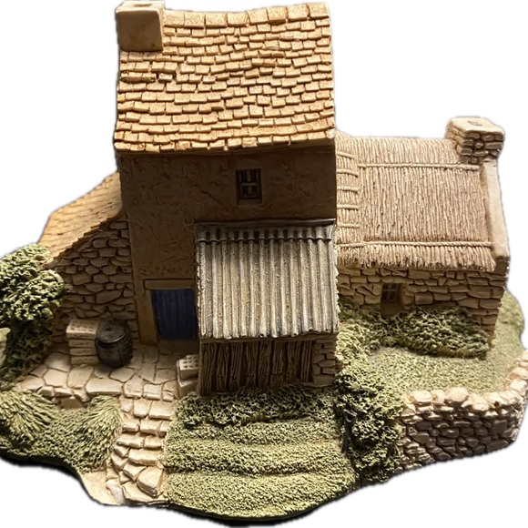 Lilliput Lane Cottage “O’Laceys Store” - Picture 2 of 7